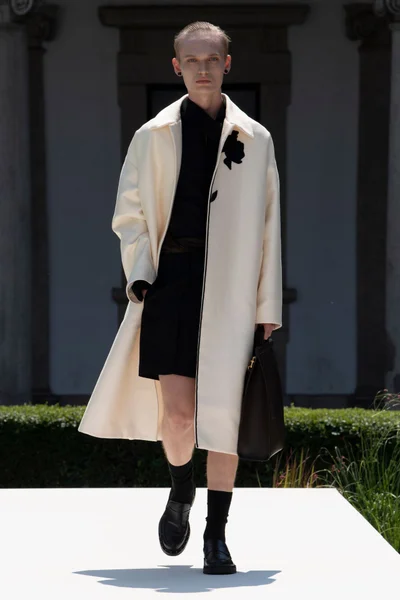 Look 49